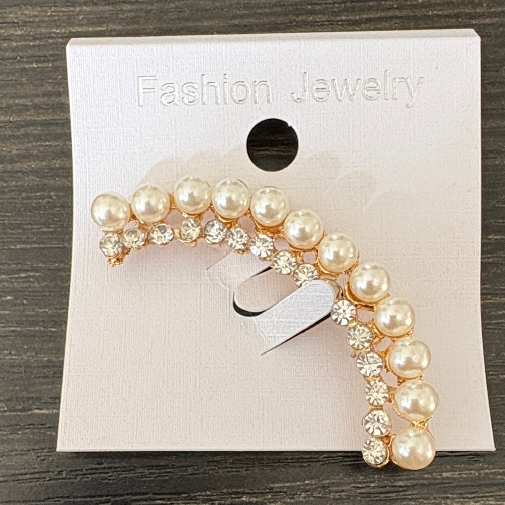 Pearl and Rhinestone brooch